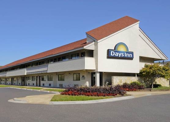 Days Inn by Wyndham Overland Park/Metcalf/Convention Center 1