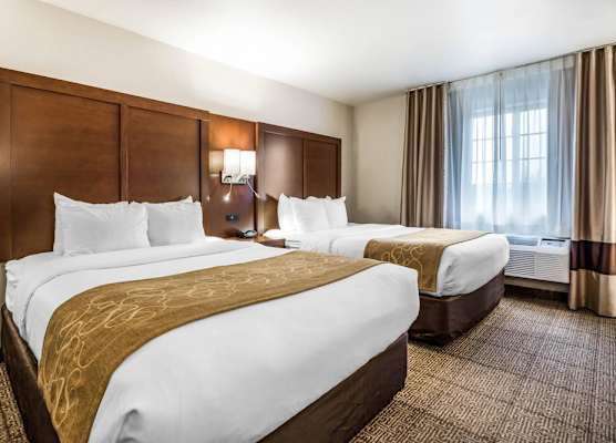 Comfort Suites at Par 4 Resort 1