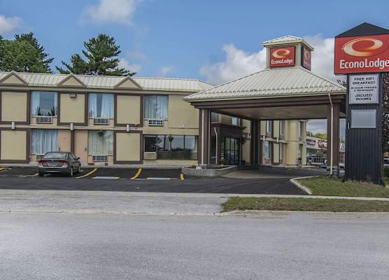 Econo Lodge 1