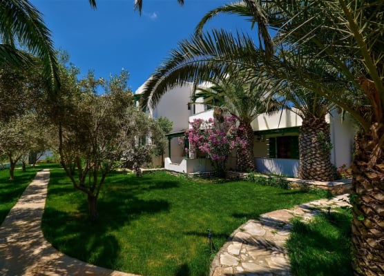 Studios Vrettos Beachside Hotel 1