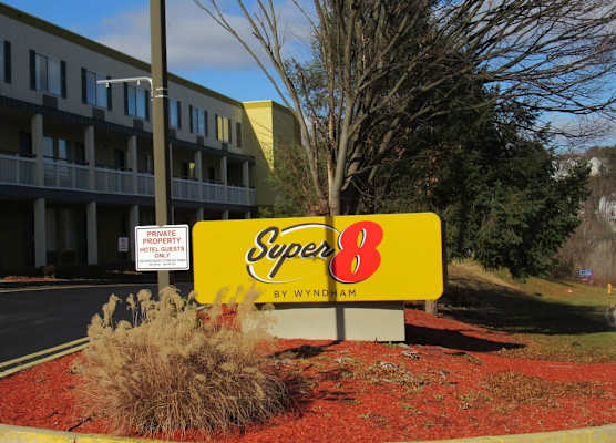 Super 8 by Wyndham New Cumberland 1