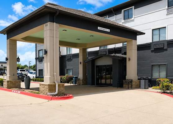 Grander Inn & Suites by IHG 1