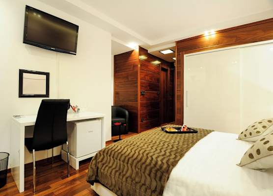 Main Street Studio and Rooms 1
