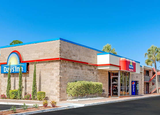 Days Inn by Wyndham Bradenton - Near the Gulf 1