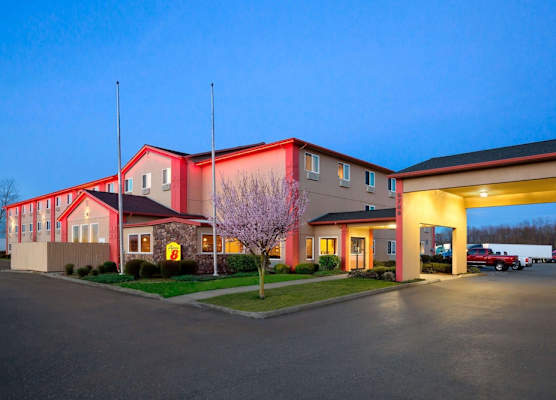 Super 8 by Wyndham Bellingham Airport/Ferndale 1