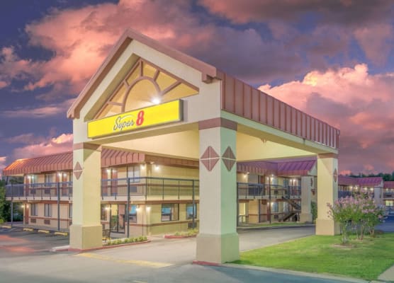 Super 8 by Wyndham Tulsa - Route 66 1