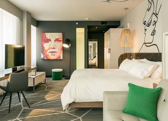 Renaissance Montreal Downtown Hotel 1