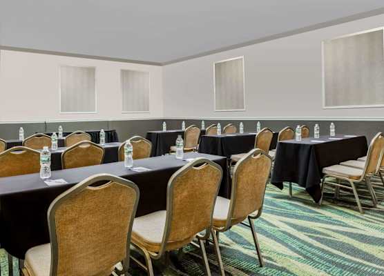 Clarion Hotel & Suites 1