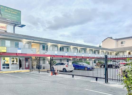 Americas Inn and Suite 1