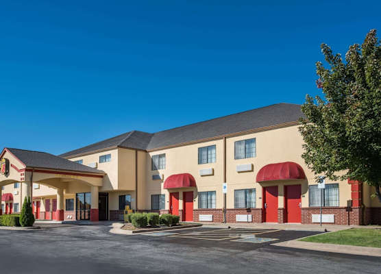 Super 8 by Wyndham Claremore OK 1