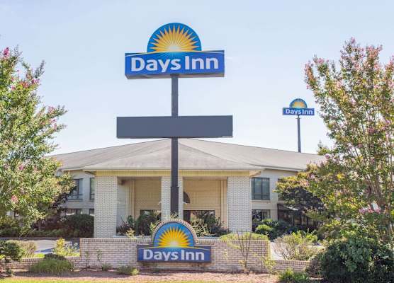 Days Inn by Wyndham Spartanburg Waccamaw 1