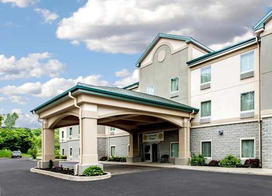 Quality Inn & Suites Fishkill South near I-84 1