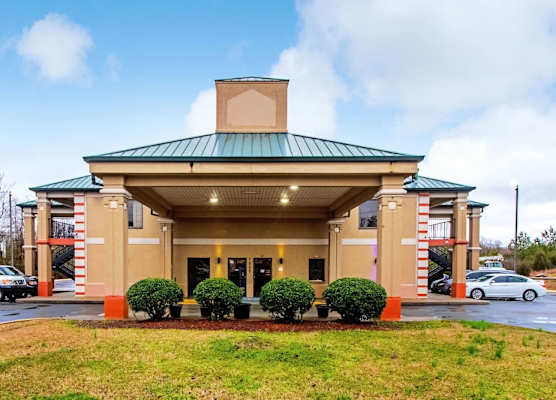 Quality Inn & Suites Dickson 1