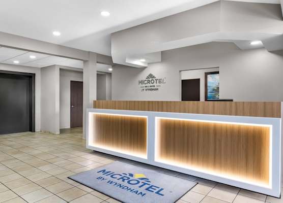 Microtel Inn & Suites by Wyndham Prairie du Chien 1