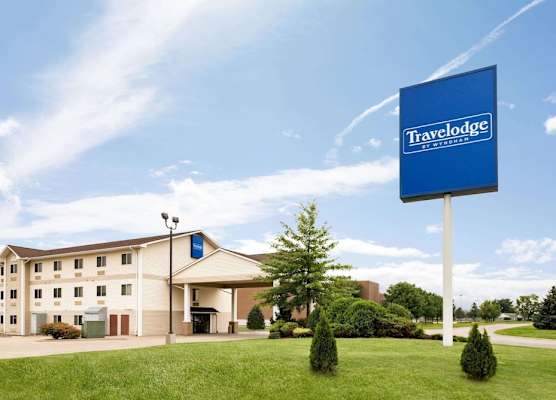 Travelodge by Wyndham Clinton Valley West Court 1