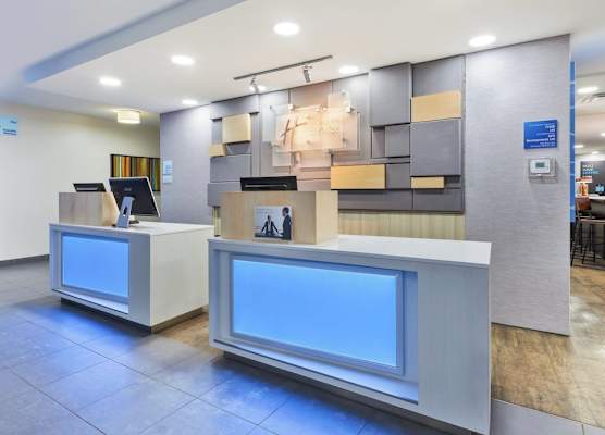 Holiday Inn Express WINNIPEG AIRPORT - POLO PARK by IHG 1