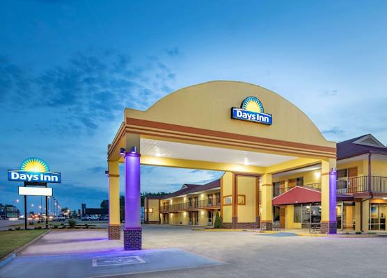 Days Inn by Wyndham Muscle Shoals 1