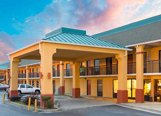 Super 8 by Wyndham Orangeburg Near I-26 1