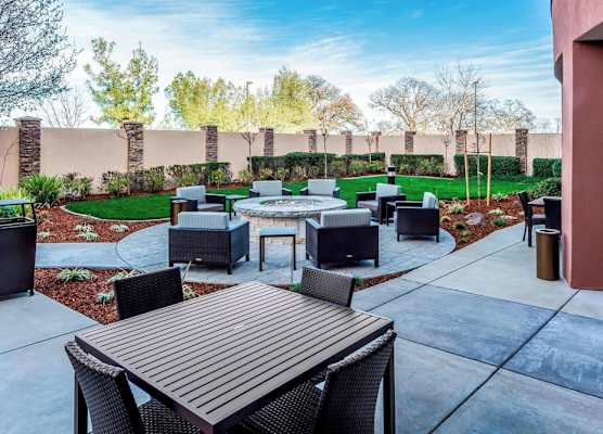 Courtyard by Marriott Roseville Galleria Mall/Creekside Ridge Drive 1