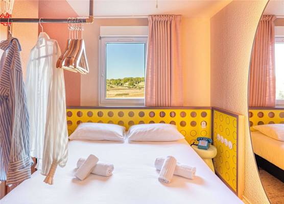 ibis Styles Pont du Gard Route d'Avignon 1