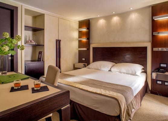Les Fleurs Luxury House 1