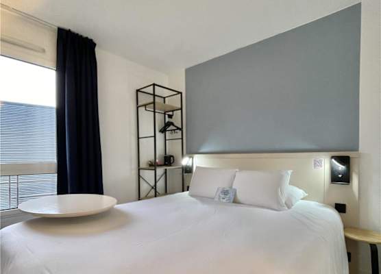 Kyriad Hôtel La Fleche 1