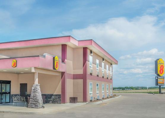 Super 8 by Wyndham Innisfail 1