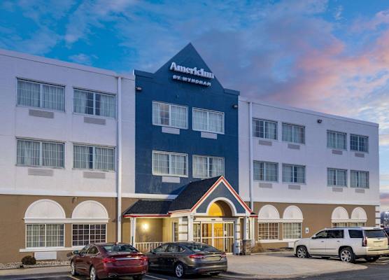 AmericInn by Wyndham Cedar Rapids North 1