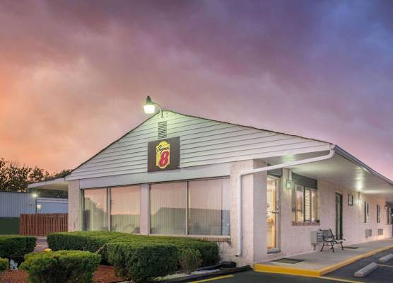 Super 8 by Wyndham Centerville-Richmond 1