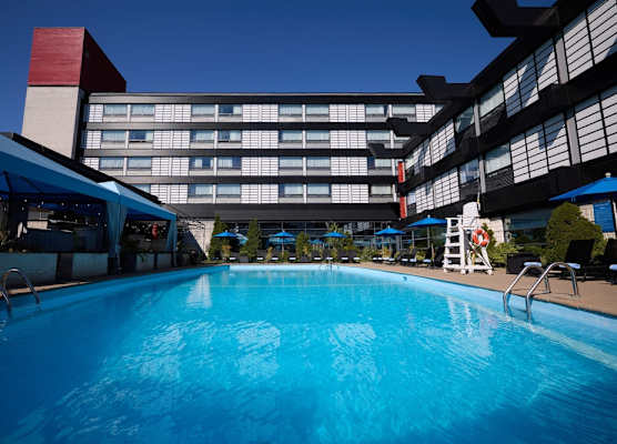 Hotel Ruby Foo's 1