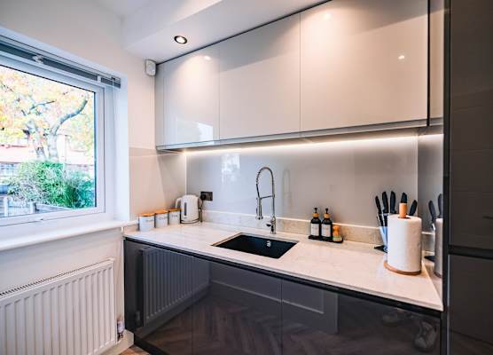 Luxurious 3 Bed Home, Free Parking 1