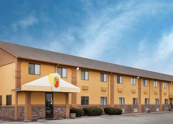 Super 8 by Wyndham Muscatine 1