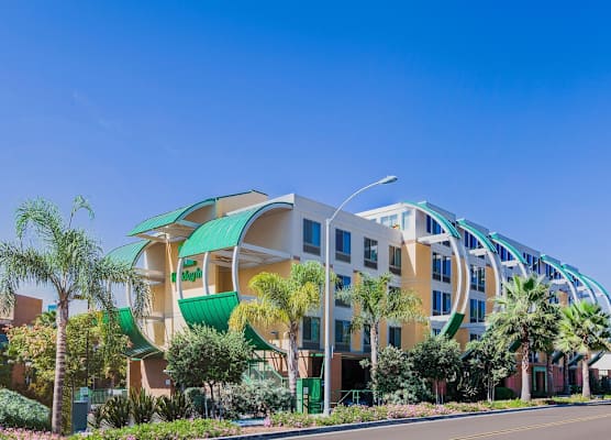 Holiday Inn OCEANSIDE CAMP PENDLETON AREA by IHG 1