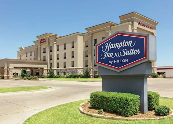 Hampton Inn & Suites Enid 1