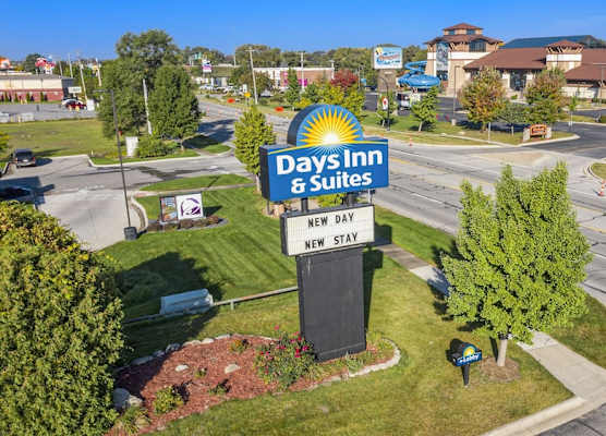 Days Inn & Suites by Wyndham Mt Pleasant 1