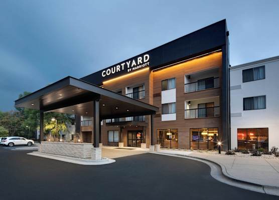 Courtyard Grand Rapids Airport 1