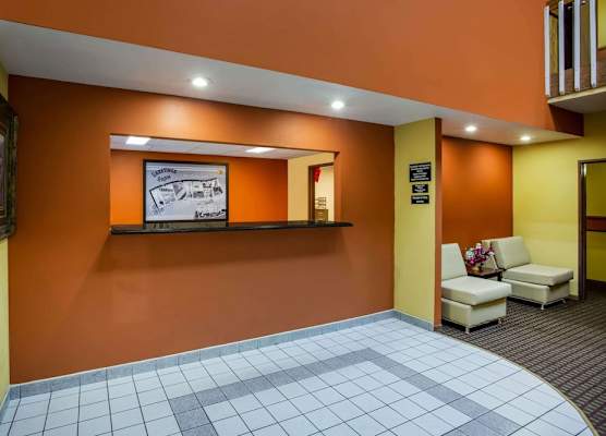 Super 8 by Wyndham Crawfordsville 1