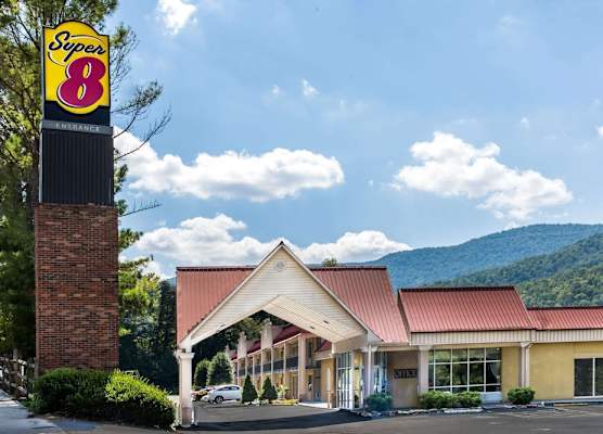 Super 8 by Wyndham Caryville TN 1