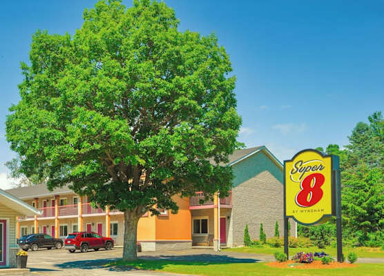 Super 8 by Wyndham Kingston 1