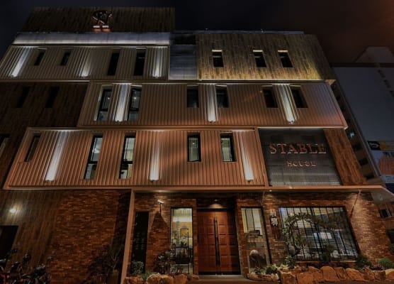 STABLE HOTEL 1
