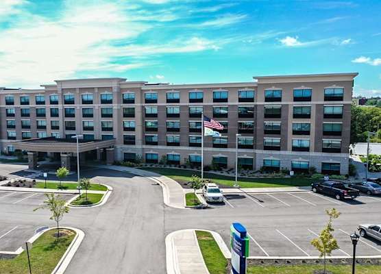 Holiday Inn Express & Suites ELIZABETHTOWN NORTH by IHG 1