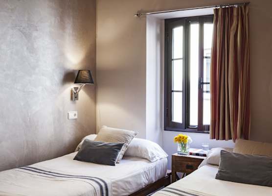 AinB Las Ramblas-Guardia Apartments 1