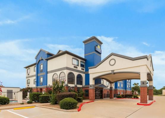 Days Inn & Suites by Wyndham Sam Houston Tollway 1