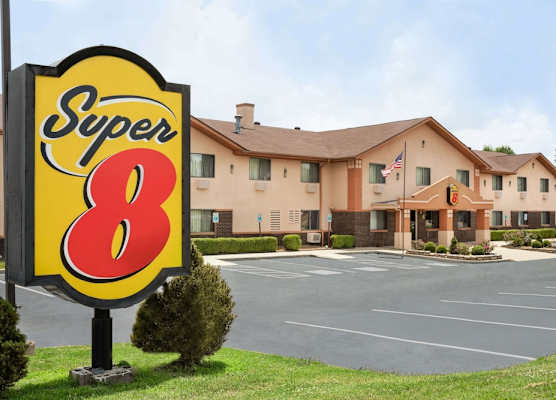 Super 8 by Wyndham Mayfield 1