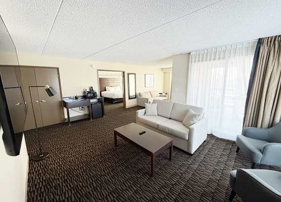 Ramada Plaza by Wyndham Niagara Falls 1