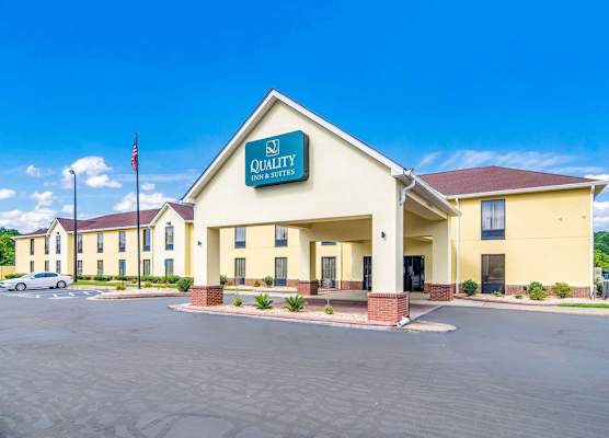 Quality Inn & Suites Canton, GA 1