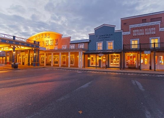 Disney Hotel Cheyenne + Tickets 1