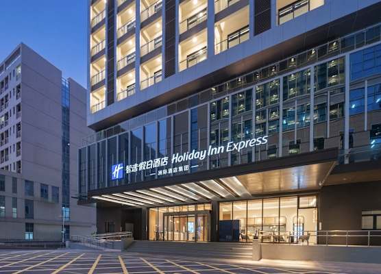Holiday Inn Express Shenzhen Baolong Metro Station by IHG 1