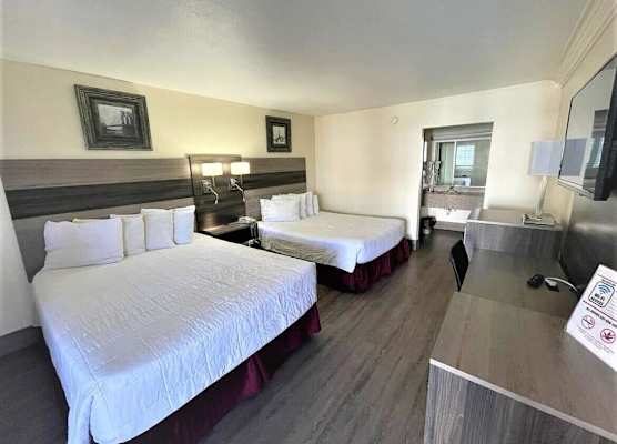 Ramada by Wyndham Kingman 1