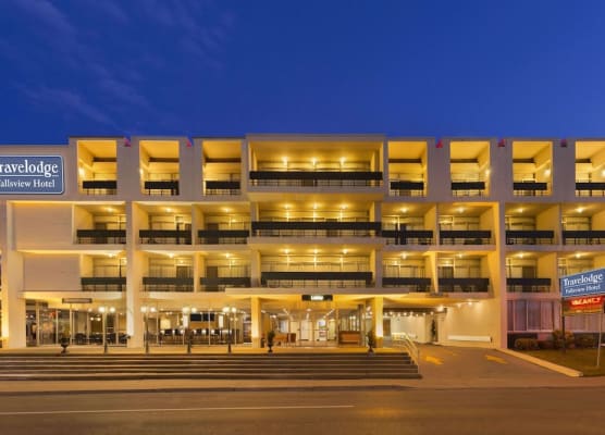 Travelodge by Wyndham Niagara Falls Fallsview 1